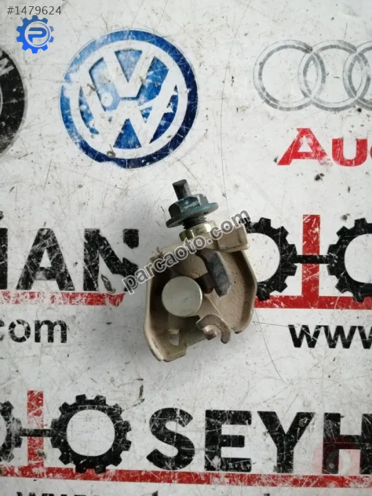 Toyota carina 1998 depo kapağı kilitleme svici