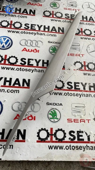 51422991390 2991390 bmw x1 E84 sağ arka kapı kartonu çıtası