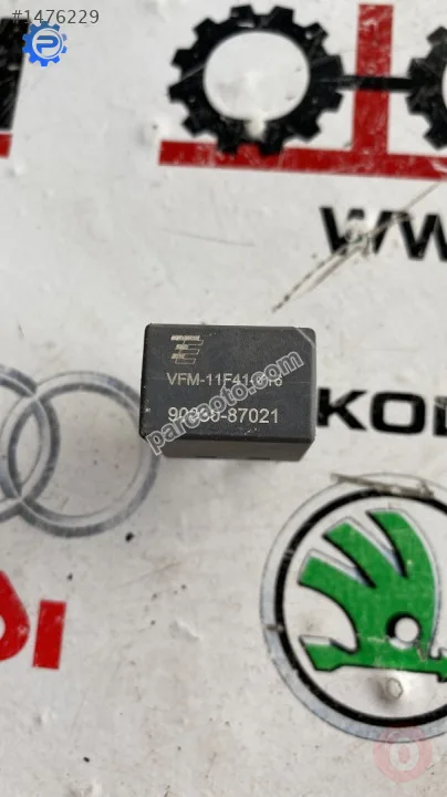 90080-87021 toyota corolla 2018 gri küçük röle
