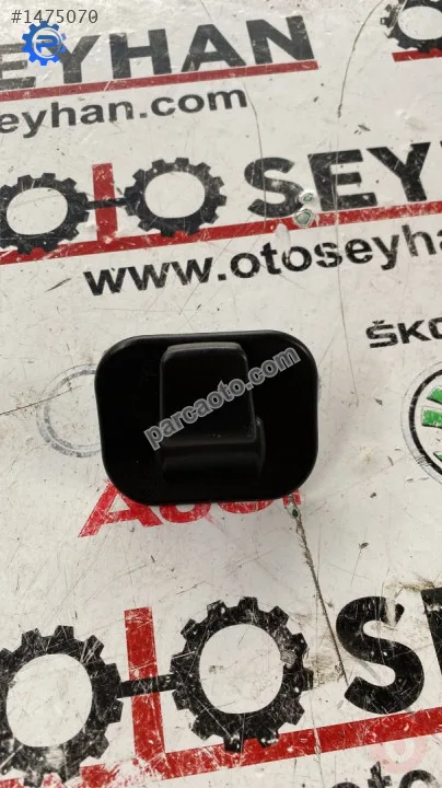 audi a3 sportback 2008 sağ bagaj kaplaması asma kancası