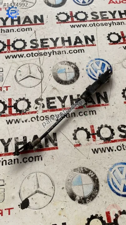 1T0805567A vw caddy 2011-15 ön panel kilit sacı demiri