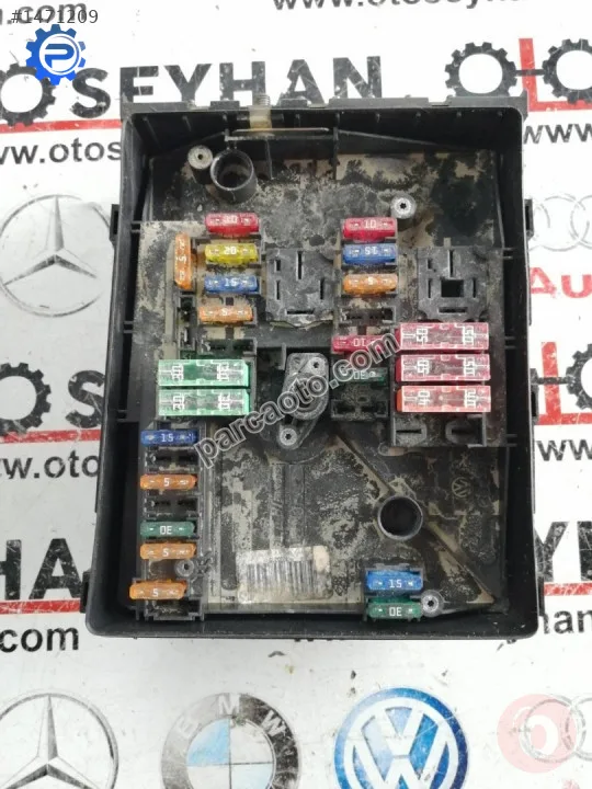 1K0937125A audi a3 2008 sigorta kutusu