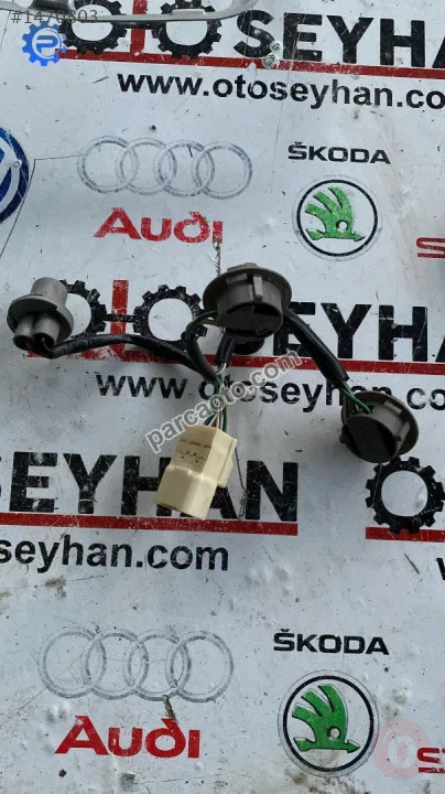 toyota yaris 2012 arka stop duyu tesisatı