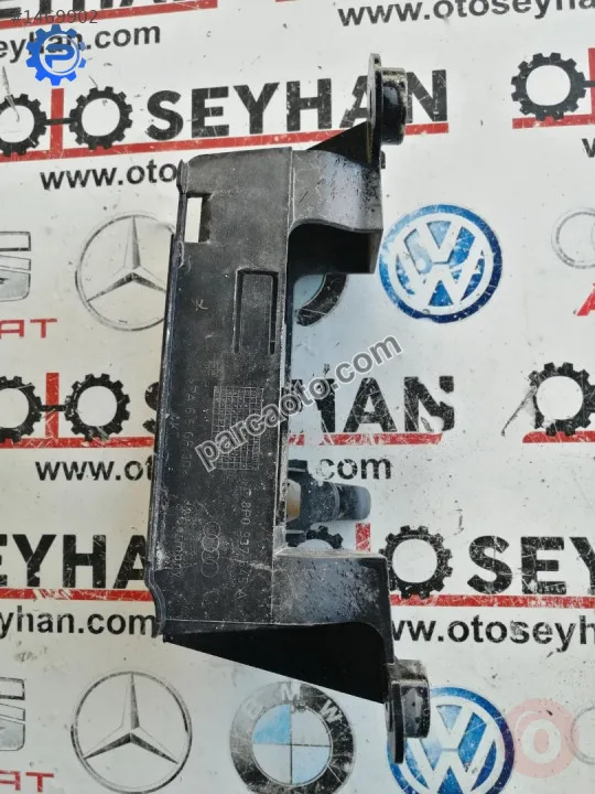 8P0937545A audi a3 2008 ön koltuk alt fiş yuvası