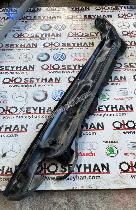 8P0805275C audi a3 2008 ön cam ızgarası alt sacı