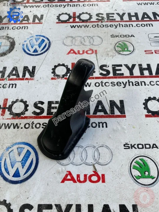 8P0886197A audi a3 sportback arka koltuk bağlantı kapağı