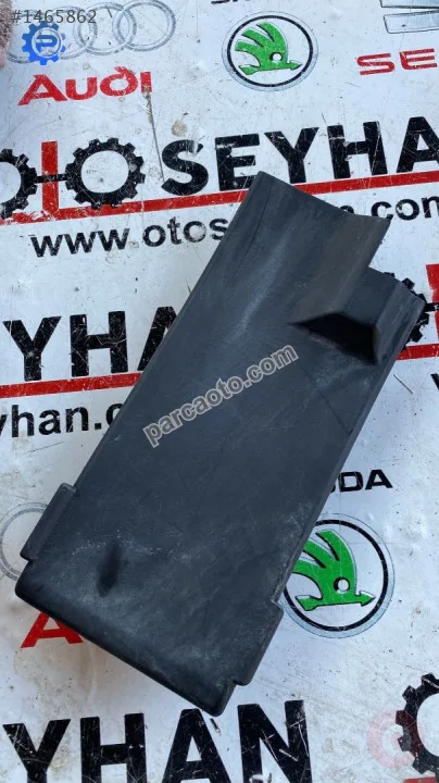 1K0971981A audi a3 2008 sağ ön koltuk alt fiş yuvası kapağı