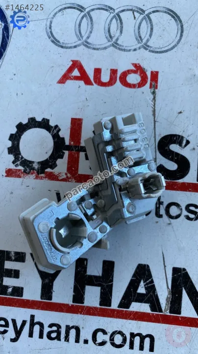8P4945257A audi a3 2008 sol bagaj iç stop duyu