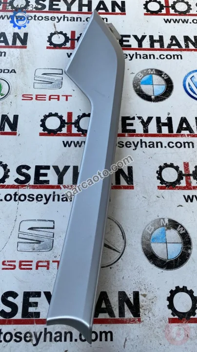 8W0867410AG audi a4 2017 sağ ön kapı kartonu çıtası