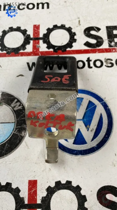 nissan primera 2007 arka koltuk kilit yuvası sağ