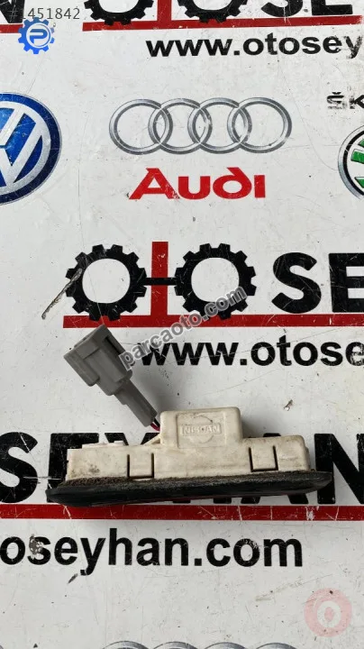 nissan primera 2007 bagaj kapağı açma düğmesi
