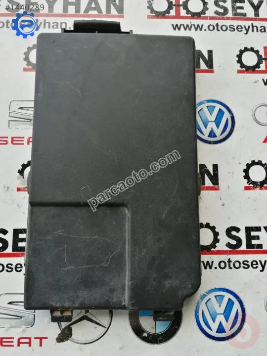 1K0915443  vw caddy 2005 akü kapağı