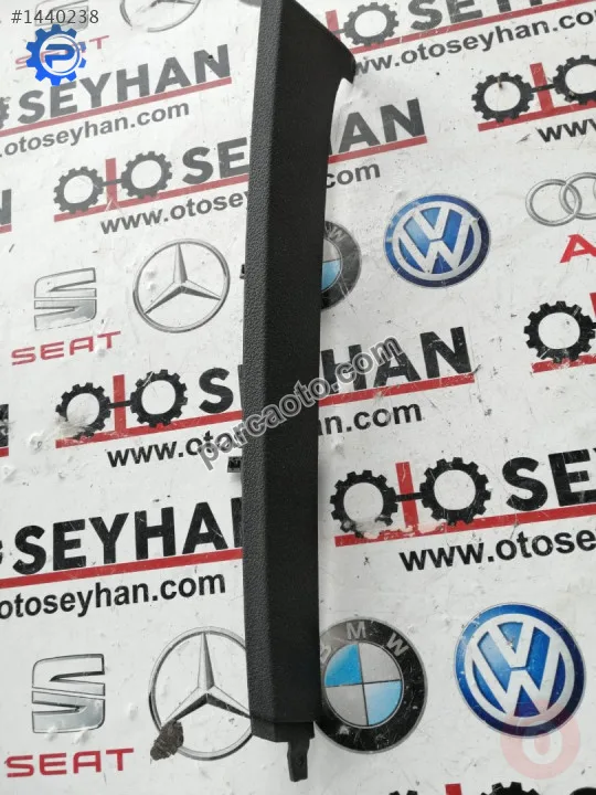2K0868224 vw caddy 2005 Sağ ön direk orta kaplaması