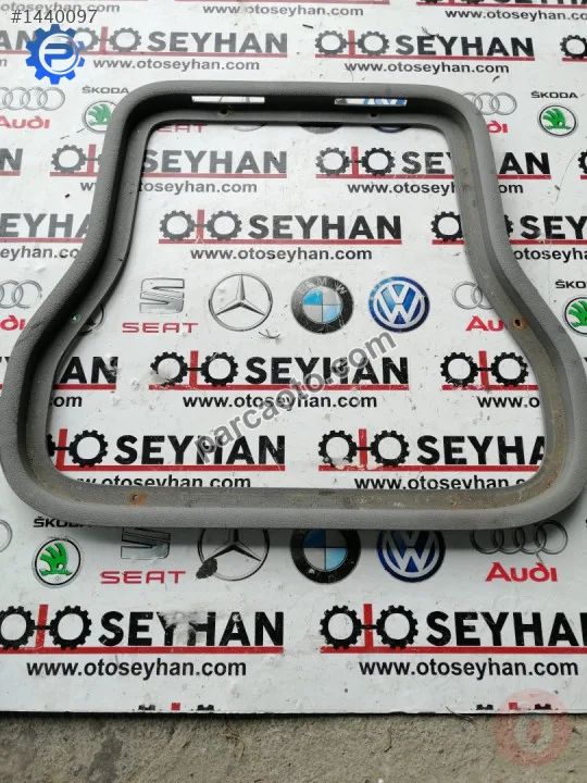 2K0864134 vw caddy 2005 ayak altı eşya bölmesi çercevesi