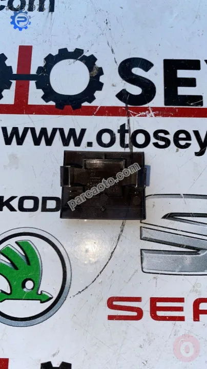 3G0919068A vw passat b8 göğüs ön cam ızgarası orta kapağı