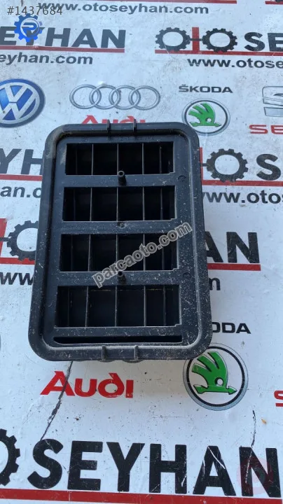 64226900748 6900748 bmw x1 E84 bagaj havalandırma kapağı