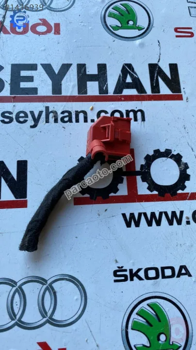 8e0972420 audi a3 2019 kırmızı kablo soketi fişi