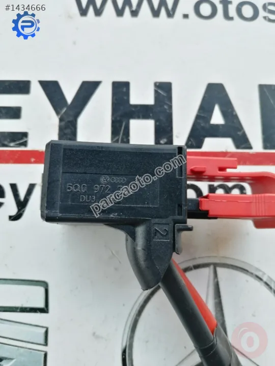5Q0972752 audi a3 2019 dış sigorta kutusu kalın kablo fişi