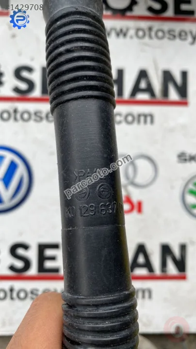 1K0129637D vw passat 1.6 tdi hava filtre kutusu alt borusu