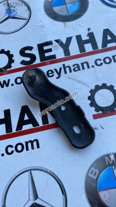 toyota yaris 2012 bagaj amortisörü bağlantı demiri sağ