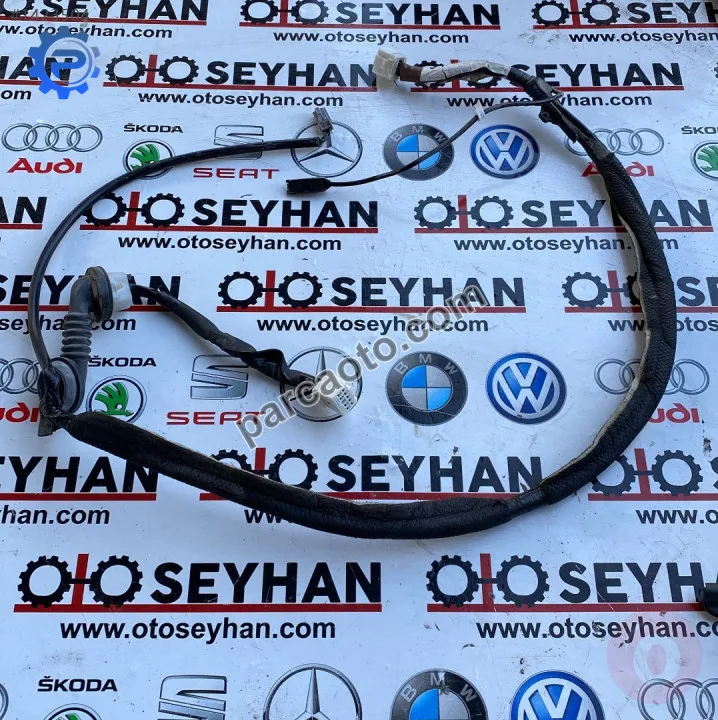82184-0D160-C toyota yaris 2012 bagaj kapağı tesisatı
