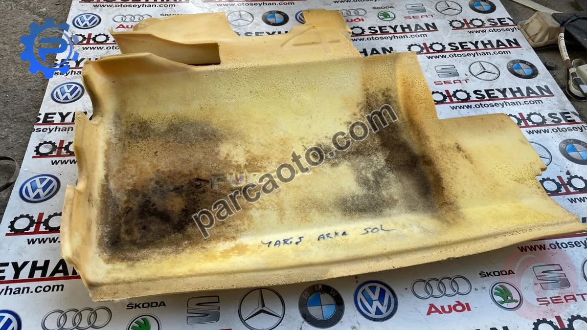 toyota yaris 2012 sol arka taban halısı alt süngeri