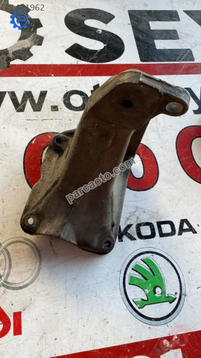 1H0199354A vw caddy 2001 1.9 tdi motor kulağı braketi
