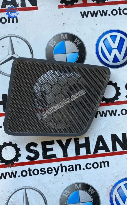 2K0858426 volkswagen caddy göğüs üst yan ızgarası sağ