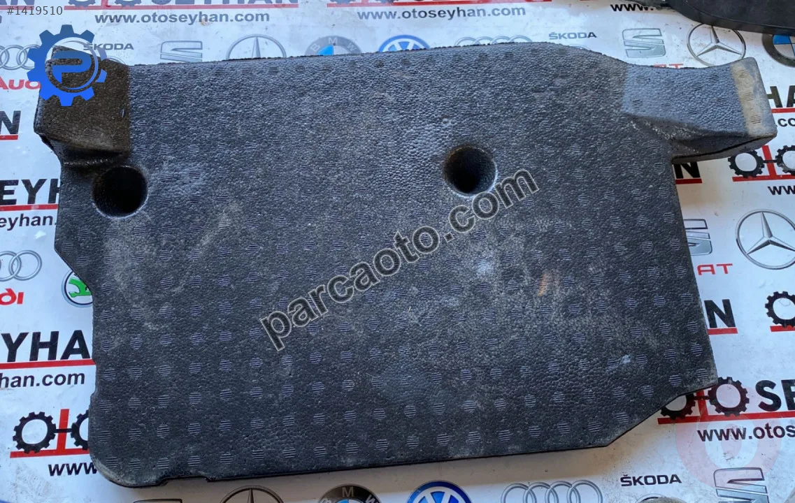 7154834 bmw x5 E70 sağ arka taban halısı alt köpüğü
