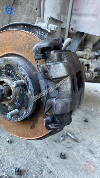 toyota yaris 2012 sağ ön fren merkezi