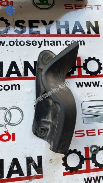 67894-0D030 toyota yaris 2012 bagaj kapağı su tahliye kanalı