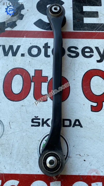 8W0501530D audi a4 sedan 17 sağ arka taşıyıcı denge kolu