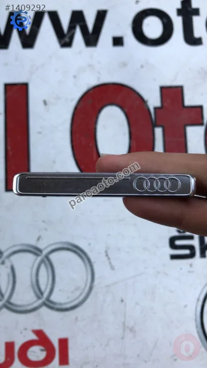 8V0853191F audi a3 2019 göğüs arması