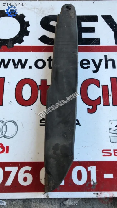 8V0864236 audi a3 2019 sağ ön çamurluk süngeri