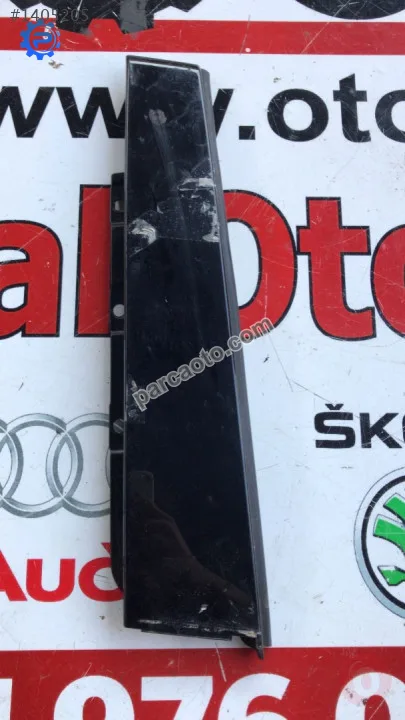 8V4839902 audi a3 sportback sağ arka kapı dış direk kaplama