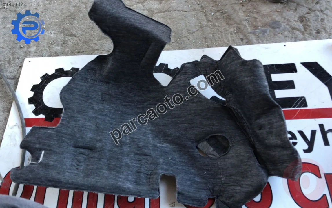 8V3863895B audi a3 2019 sol arka bagaj ses yalıtım keçesi