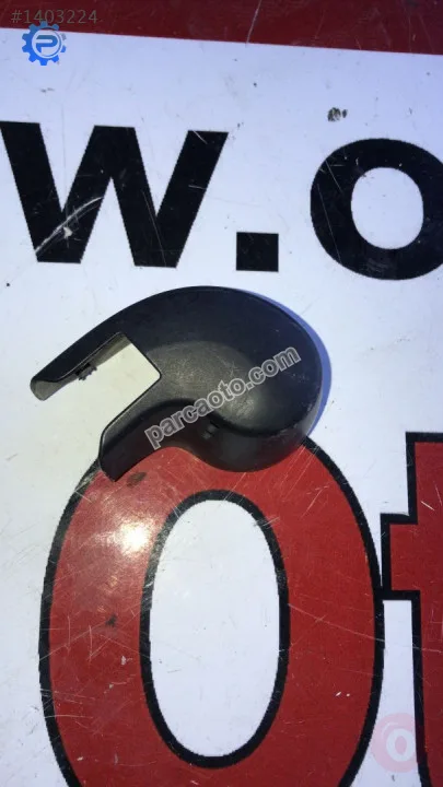 4G9955205 audi a3 2019 arka silecek kolu kapağı