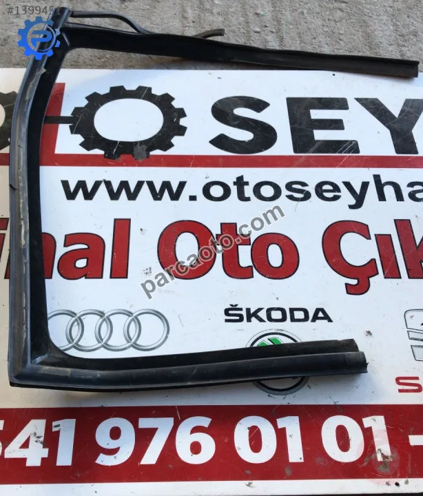 1P0839431 seat leon 2010 sol arka kapı cam çerçeve fitili