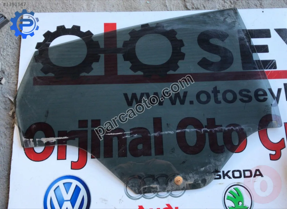 8A61-A25712 ford fiesta 2011 sağ arka kapı cam