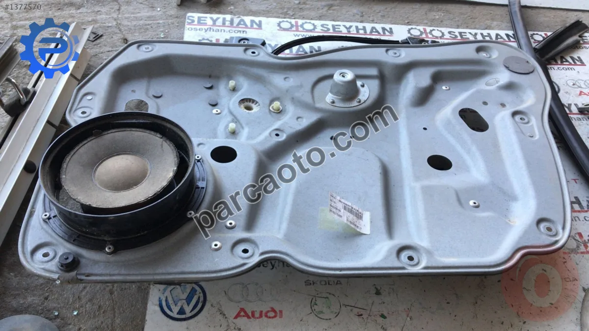 vw caddy sağ ön kapı panosu cam krikosu