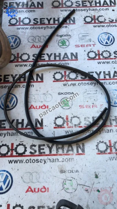 seat leon 2010 sağ arka kapı kartonu lastiği seat leon 2010 sağ arka kapı kartonu lastiği