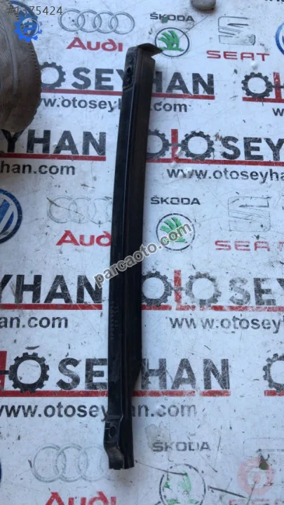 1P0839614 seat leon 2010 sağ arka kapı cam kızağı