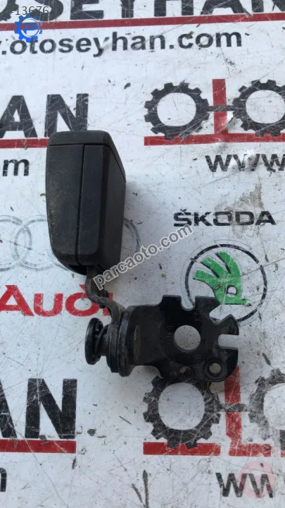 8W0857740C audi a4 2017 arka emniyet kemer kilidi