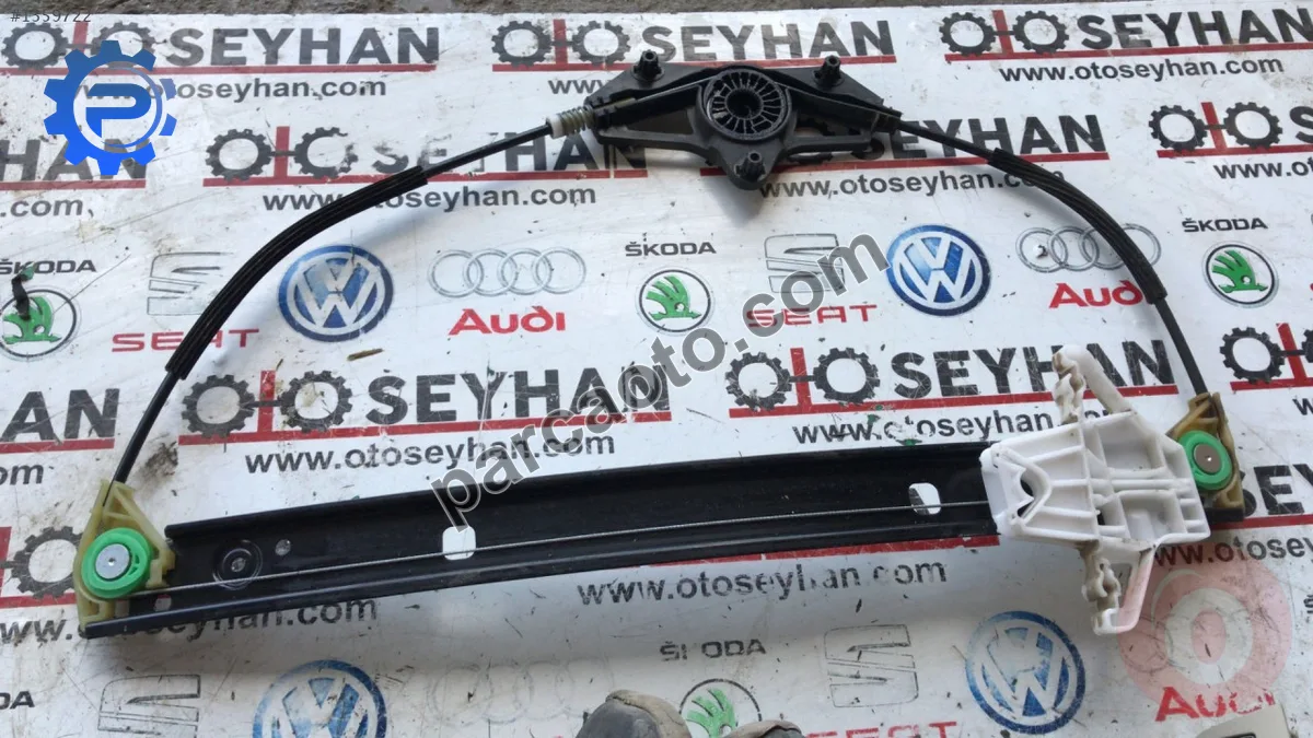 5E0839462 skoda octavia 2016 sağ arka kapı cam krikosu