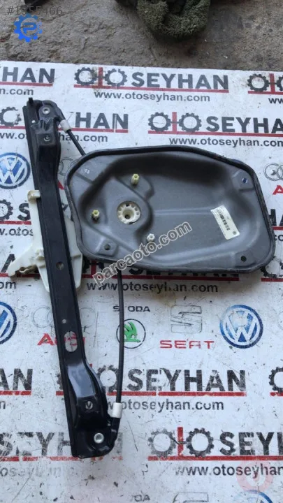1K4839462A vw golf 5 sağ arka kapı cam krikosu