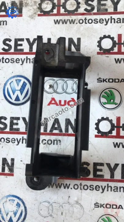 1K0937545K vw jetta 2009 ön sol koltuk altı fiş yuvası