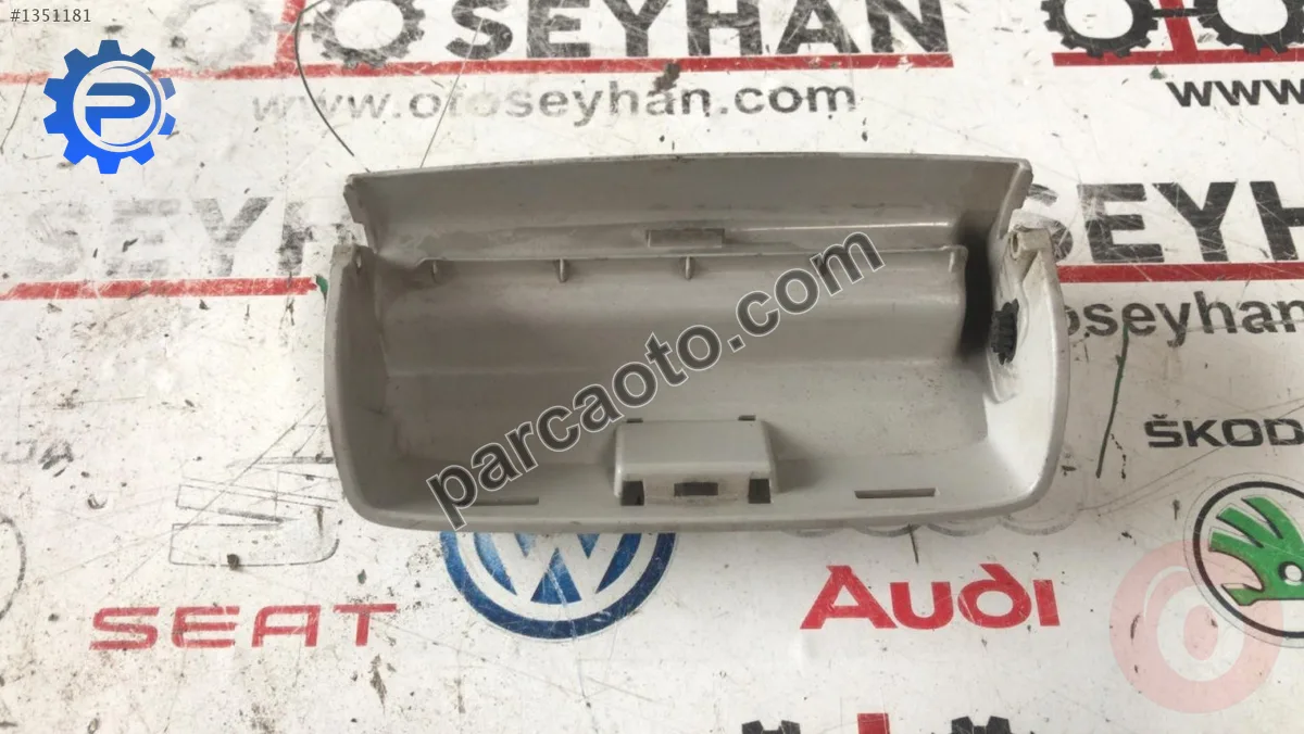 1K0868837C vw jetta 2009 ön tavan gözlük kabı içi