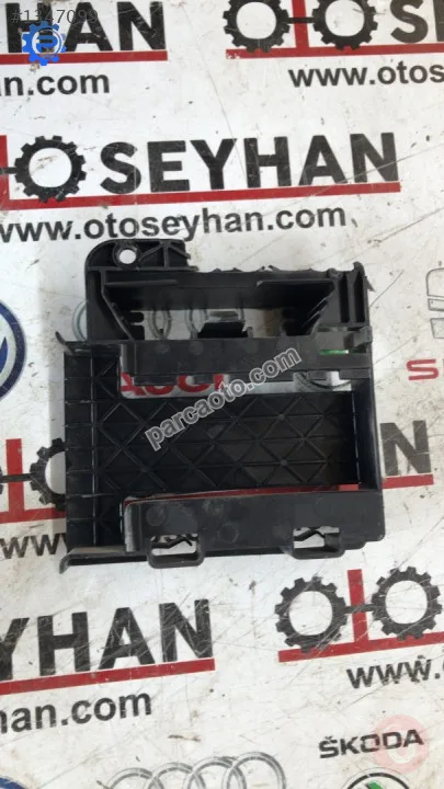 1K1907348A vw jetta 2009 konfor beyni yuvası