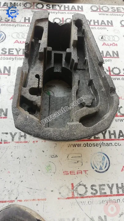6Q0012115K vw polo 2005-09 bagaj alet yuvası