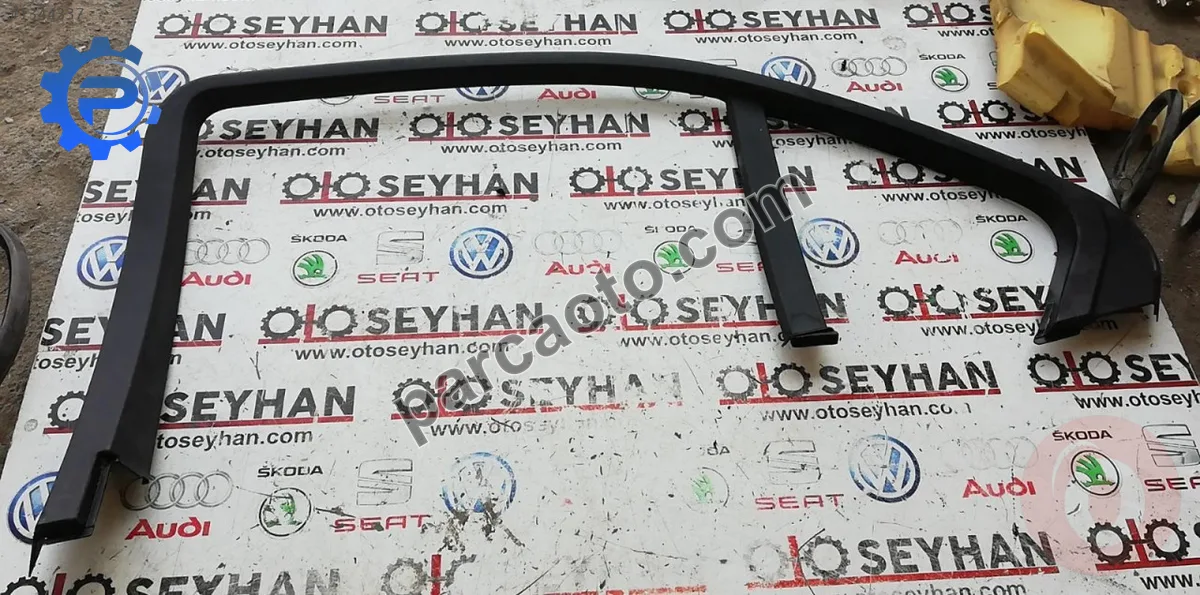 A2047350271 mercedes c180 arka sağ kapı iç çerçeve kaplaması